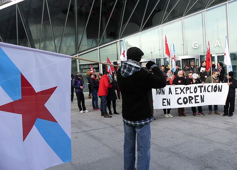 17-12-05 ProtestaDespidoCorenServicarneXulgadosOurense08.JPG